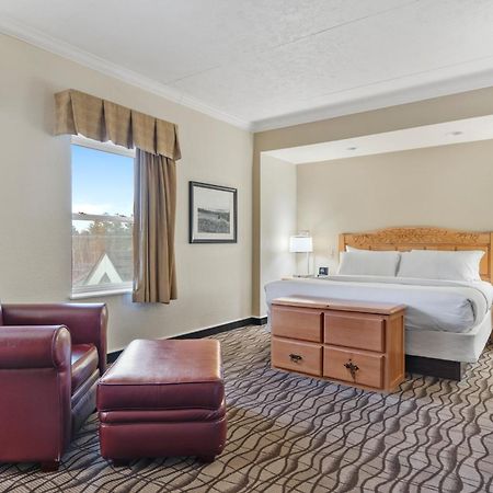 Cherry Tree Inn & Suites Traverse City Exterior foto